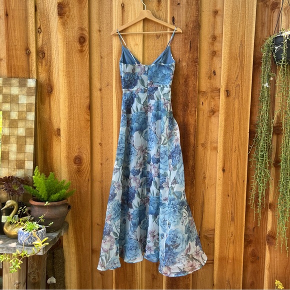 Blue and Violet Floral Organza Keyhole A-Line Maxi Dress 🌿 - Picture 7 of 10